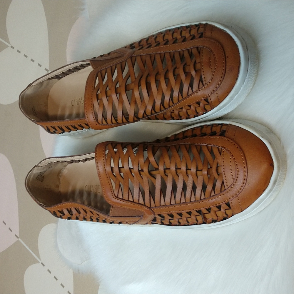 Chase & Chloe Huarache style shoes. Size 5.5